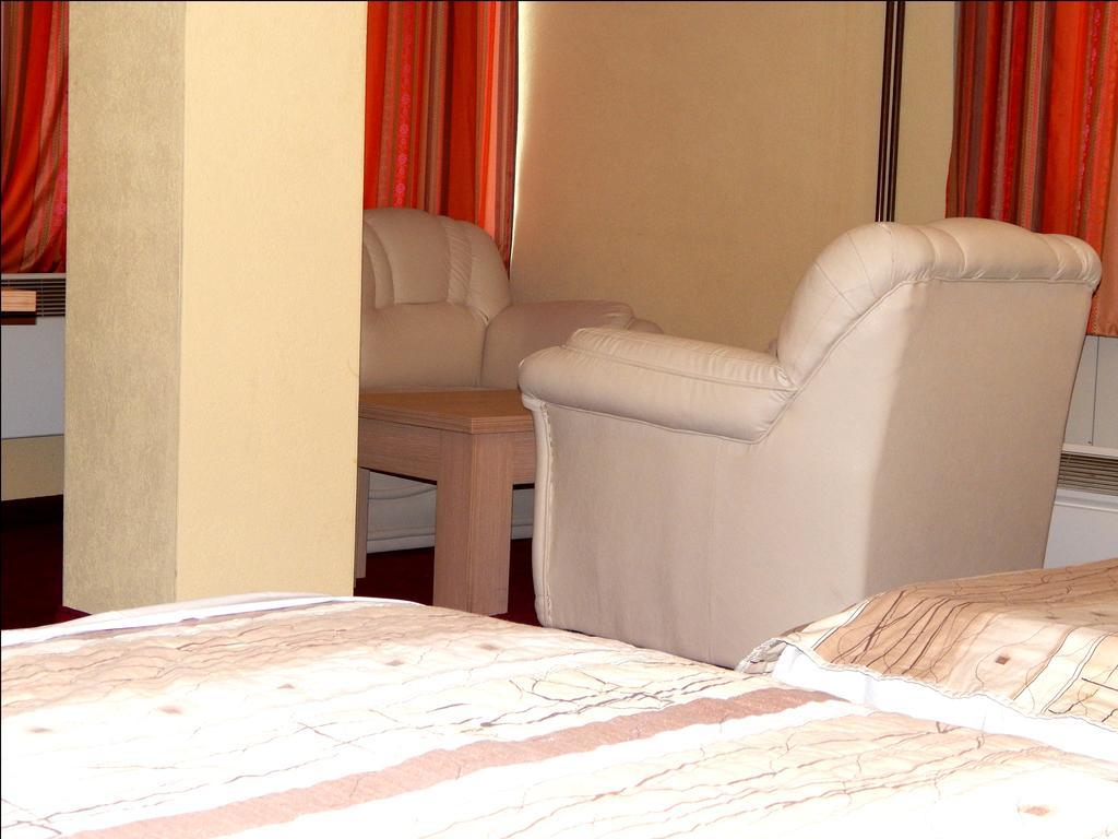 טטובו Hotel Emka חדר תמונה