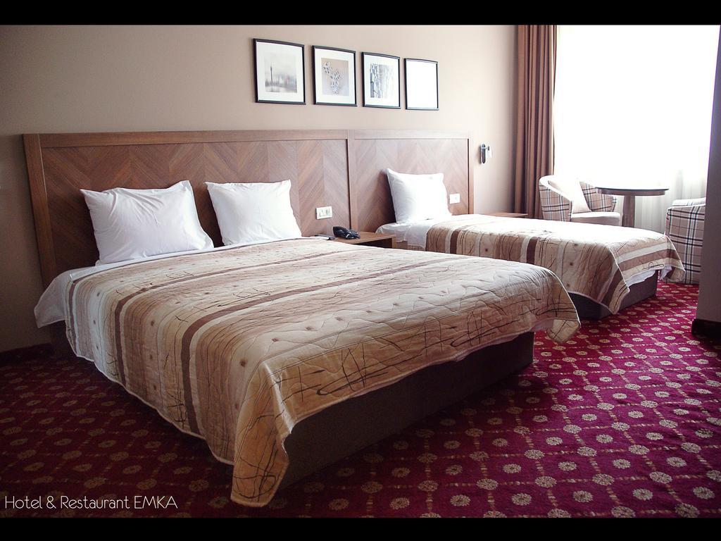 טטובו Hotel Emka מראה חיצוני תמונה