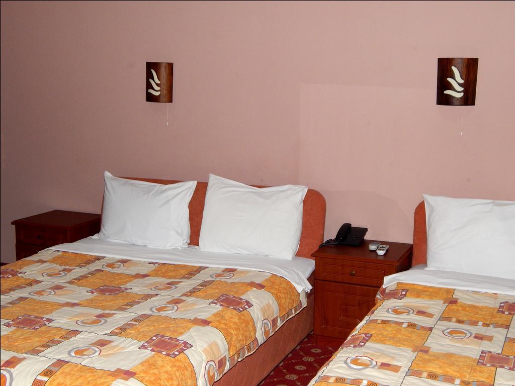טטובו Hotel Emka מראה חיצוני תמונה