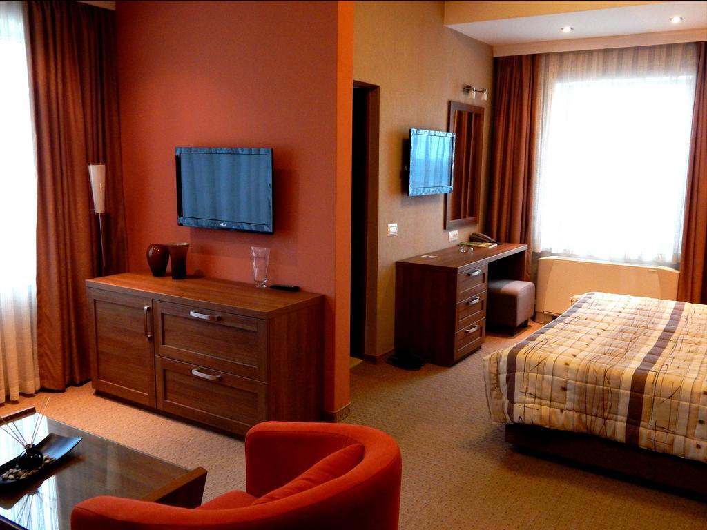 טטובו Hotel Emka מראה חיצוני תמונה
